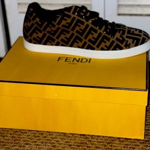 Like new fendi sneakers worn once men’s size 11 comes with box,extrashoe laces